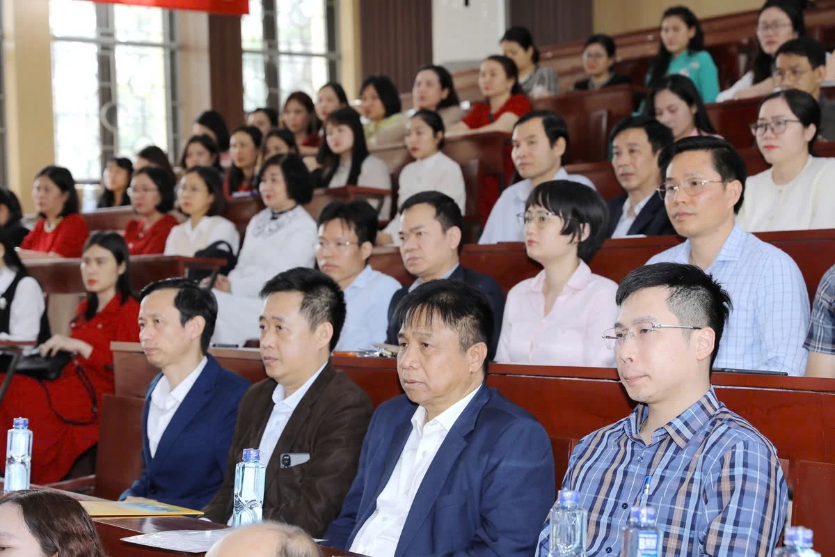 Bí thư Tỉnh ủy Nguyễn Doãn Anh thăm, làm việc tại Trường THPT chuyên Lam Sơn