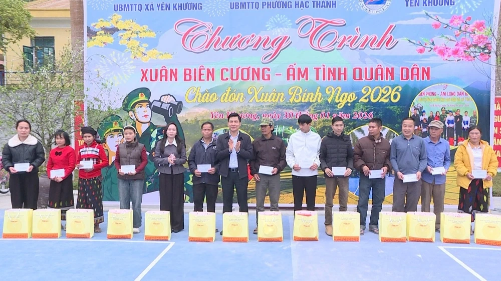 Xu&acirc;n bi&ecirc;n cương - Ấm t&igrave;nh qu&acirc;n d&acirc;n 