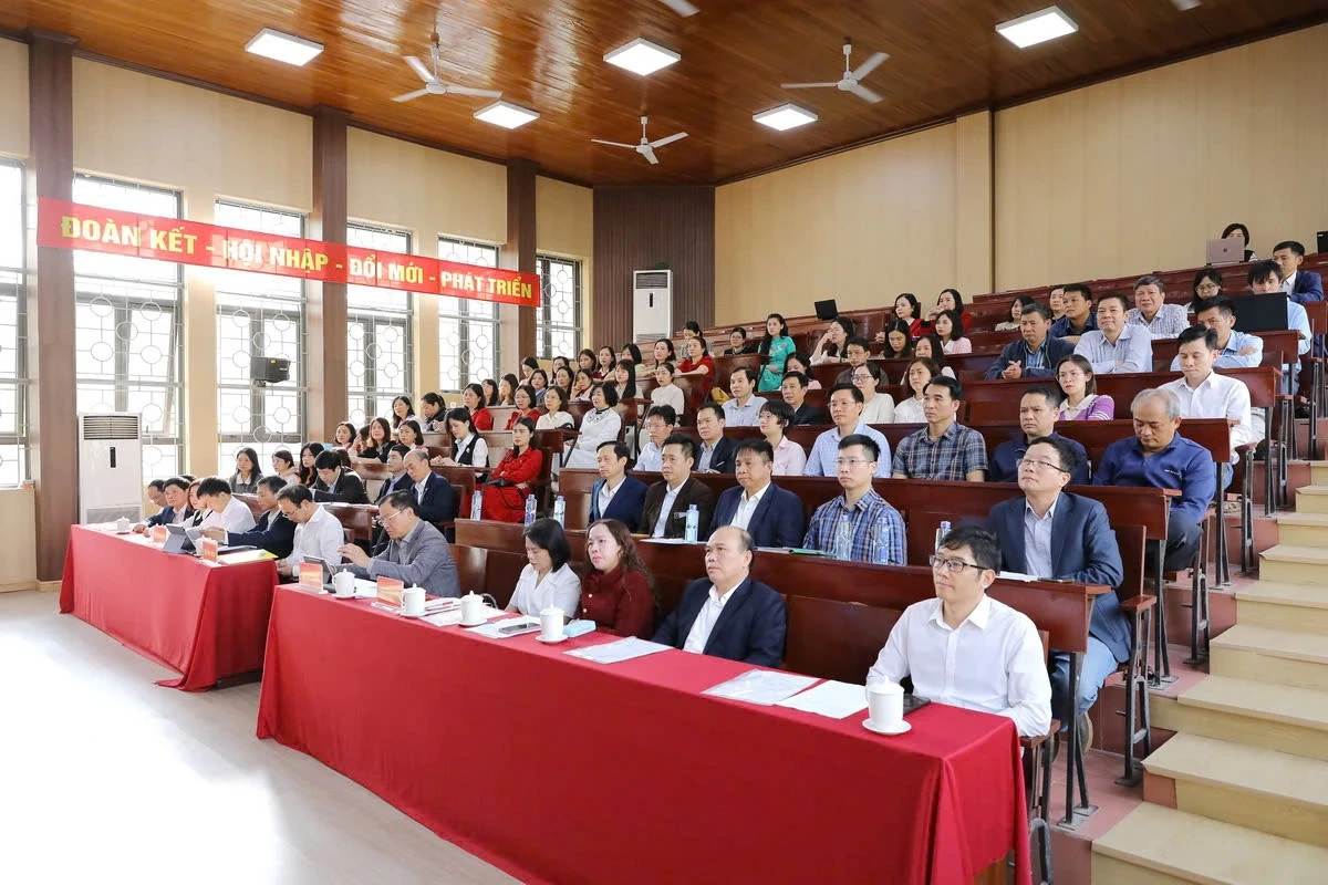 Bí thư Tỉnh ủy Nguyễn Doãn Anh thăm, làm việc tại Trường THPT chuyên Lam Sơn