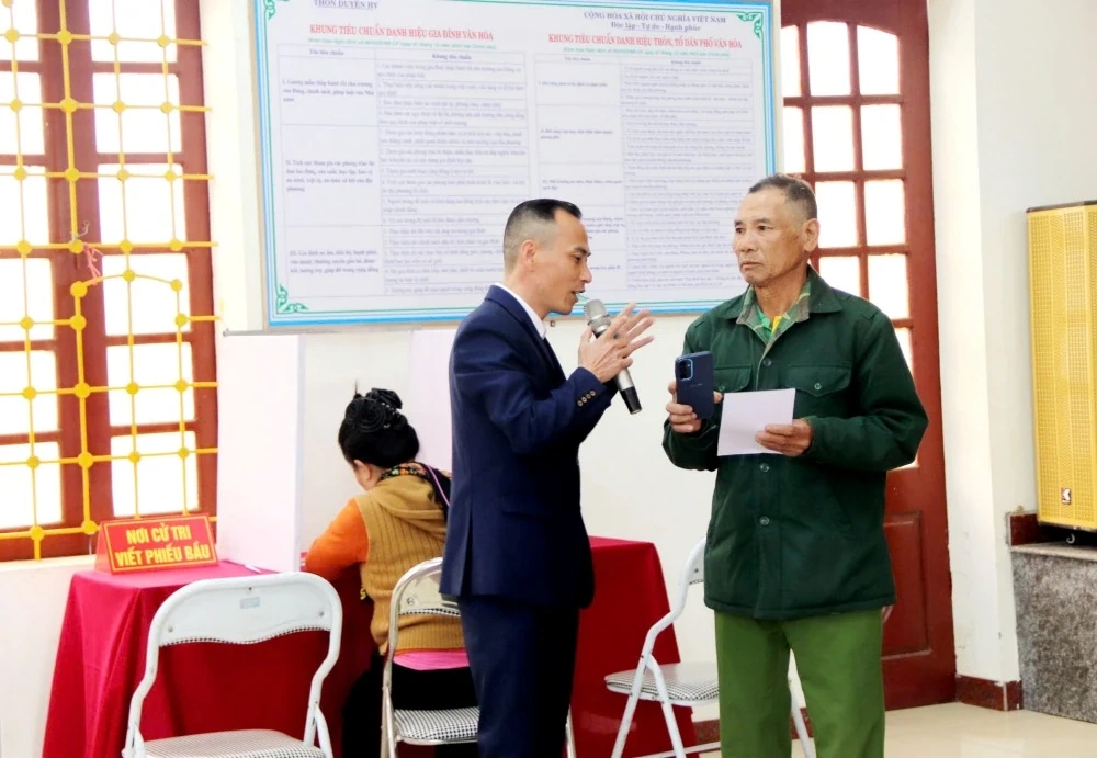 Xã Định Tân vận hành mẫu quy trình bỏ phiếu bầu cử 