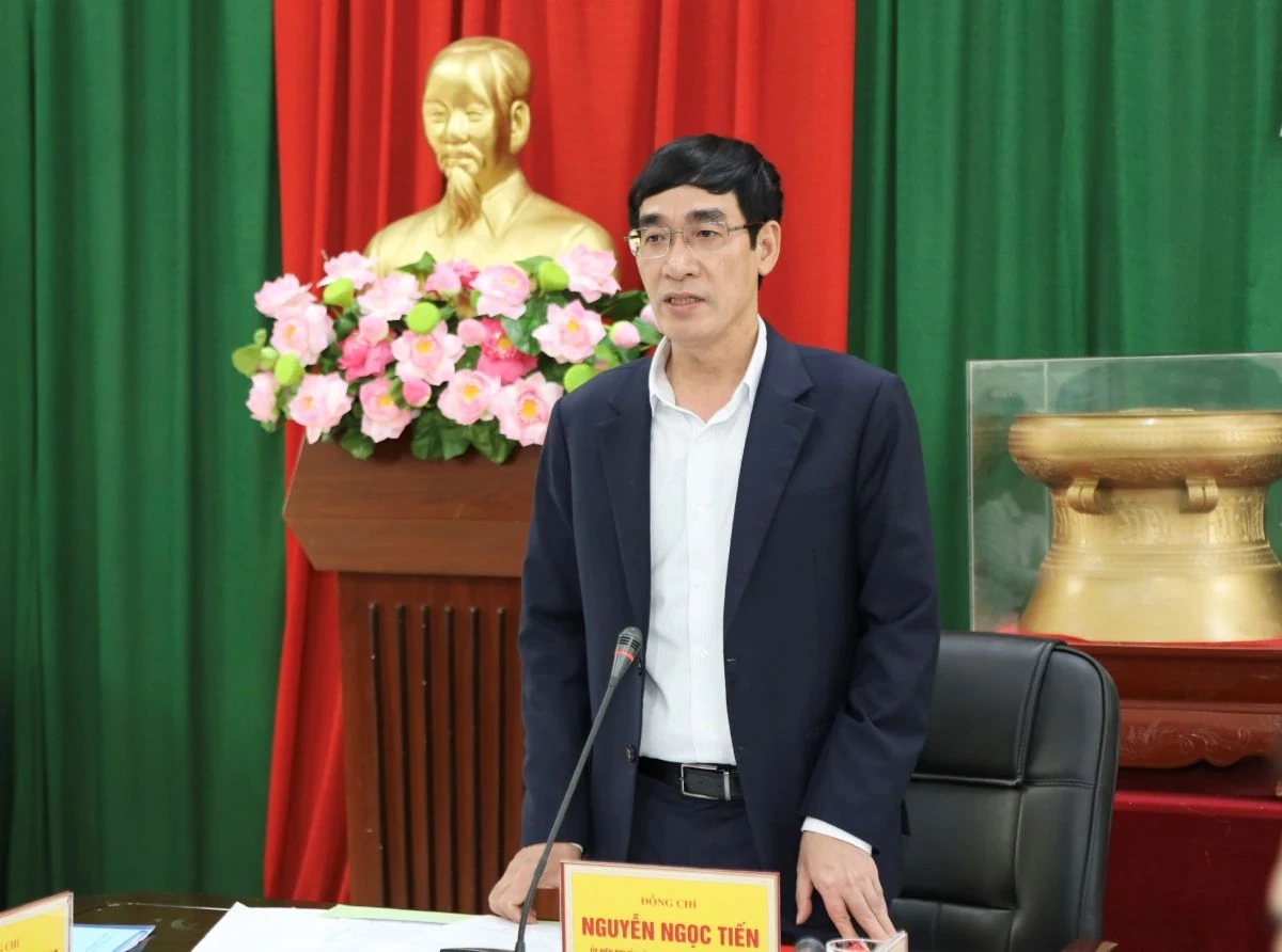 Trưởng Ban Nội ch&iacute;nh Tỉnh ủy Nguyễn Ngọc Tiến gi&aacute;m s&aacute;t c&ocirc;ng t&aacute;c bầu cử ĐBQH v&agrave; HĐND c&aacute;c cấp