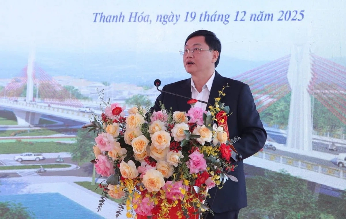 Thông xe kỹ thuật Cầu vượt đường sắt Bắc - Nam chào mừng Đại hội đại biểu toàn quốc lần thứ XIV của Đảng