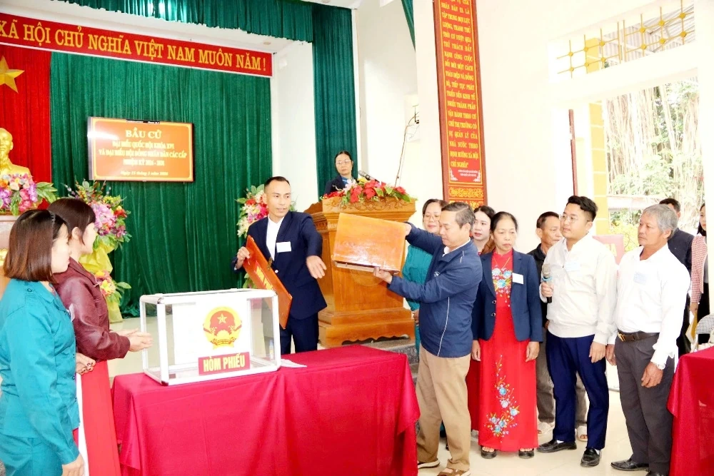 Xã Định Tân vận hành mẫu quy trình bỏ phiếu bầu cử 