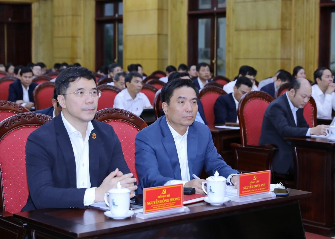 Khẩn trương xây dựng chương trình hành động, phân công rõ trách nhiệm triển khai thực hiện hai Nghị quyết của Bộ Chính trị