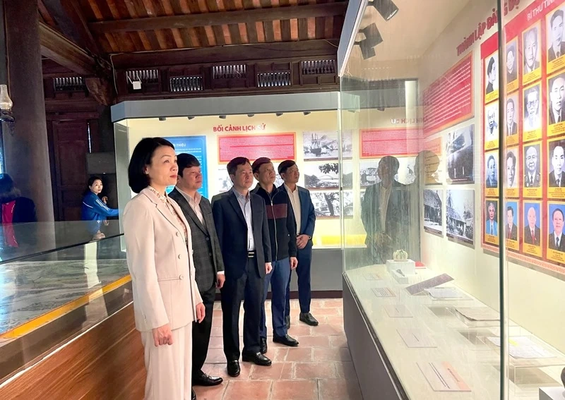 Ph&oacute; Chủ tịch Thường trực Ủy ban MTTQ tỉnh d&acirc;ng hương tại Khu Di t&iacute;ch lịch sử c&aacute;ch mạng Y&ecirc;n Trường v&agrave; thăm, ch&uacute;c Tết tại c&aacute;c x&atilde; Thọ Lập, Sao V&agrave;ng