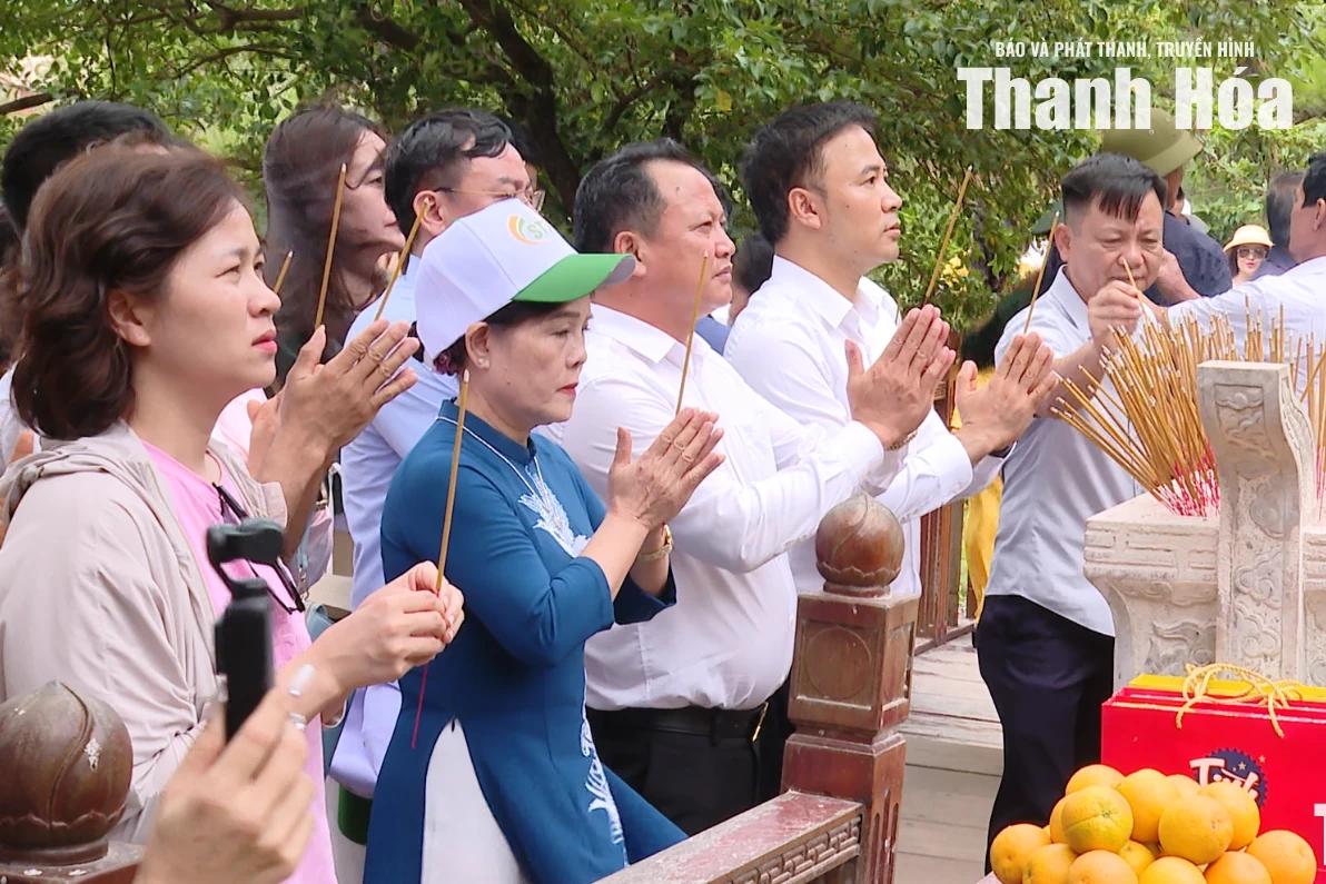 Hiệp hội Doanh nghiệp tỉnh dâng hương tri ân các Anh hùng liệt sĩ