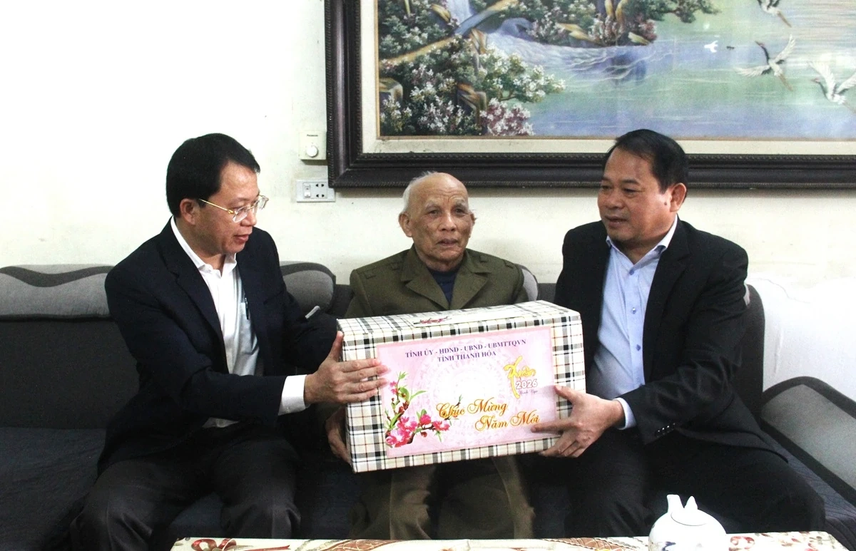 Trưởng Ban Tổ chức Tỉnh ủy Nguyễn Văn Hùng thăm, kiểm tra sản xuất, đời sống Nhân dân xã Thiệu Toán và Thiệu Hóa