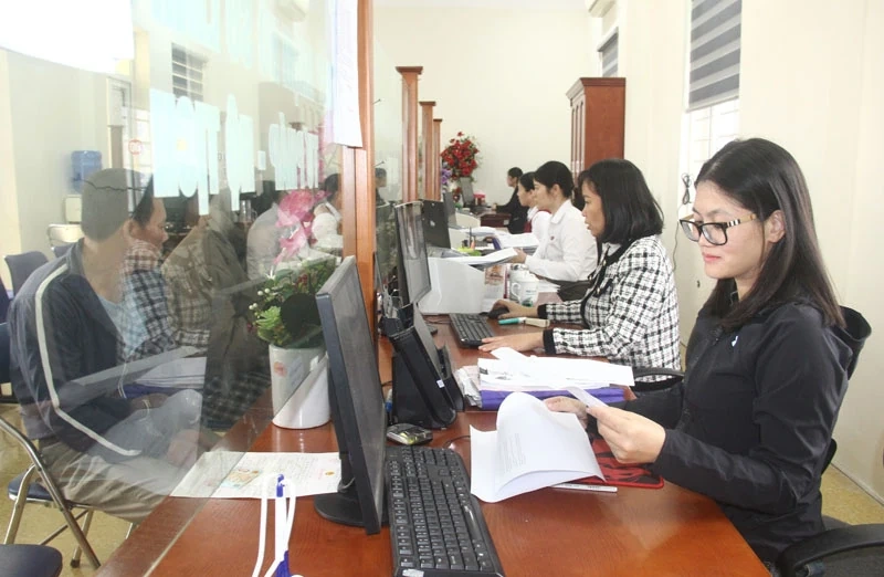 X&acirc;y dựng ch&iacute;nh quyền đồng h&agrave;nh, phục vụ