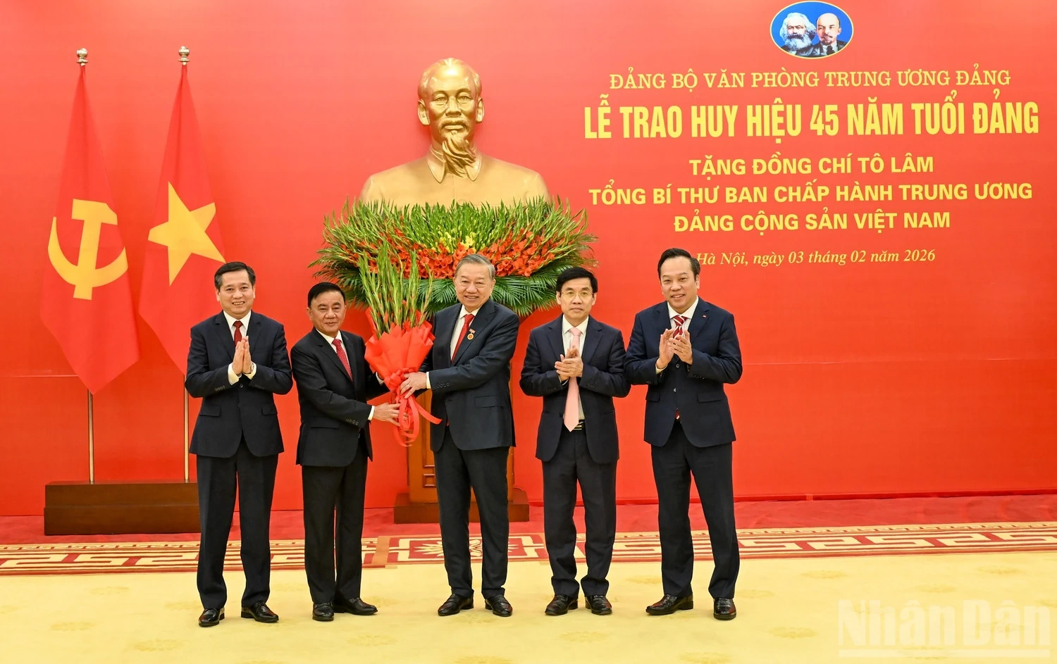 Trao Huy hiệu 45 năm tuổi Đảng, tặng đồng chí Tổng Bí thư Tô Lâm