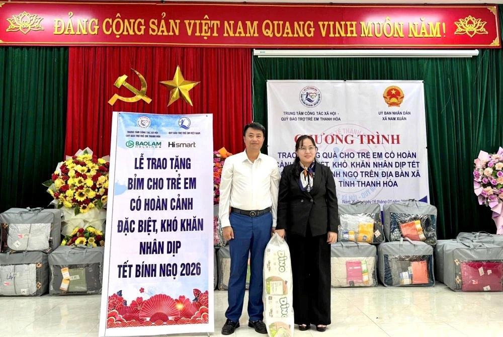 Tặng qu&agrave; cho trẻ em c&oacute; ho&agrave;n cảnh đặc biệt kh&oacute; khăn nh&acirc;n dịp Tết Nguy&ecirc;n đ&aacute;n B&iacute;nh Ngọ 2026