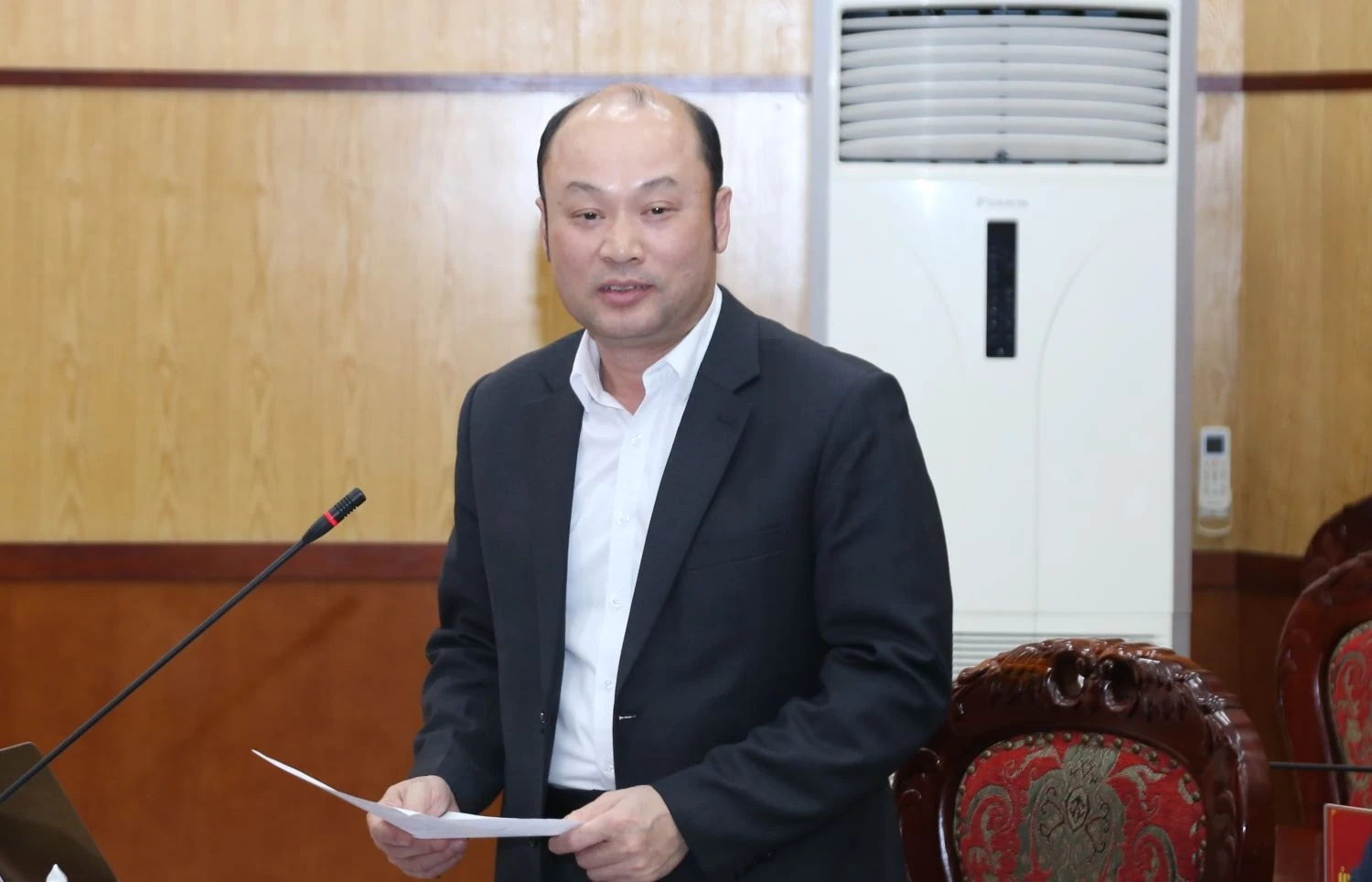 Chủ tịch UBND tỉnh chủ tr&igrave; phi&ecirc;n họp cho &yacute; kiến v&agrave;o c&aacute;c đề &aacute;n sắp xếp đơn vị sự nghiệp c&ocirc;ng lập