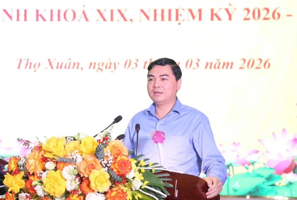 Chủ tịch UBND tỉnh Nguyễn Hoài Anh và các ứng cử viên đại biểu HĐND tỉnh tiếp xúc cử tri đơn vị bầu cử số 12