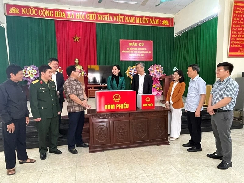 Chủ nhiệm Ủy ban Kiểm tra Tỉnh ủy Phạm Thị Thanh Thủy kiểm tra công tác chuẩn bị bầu cử