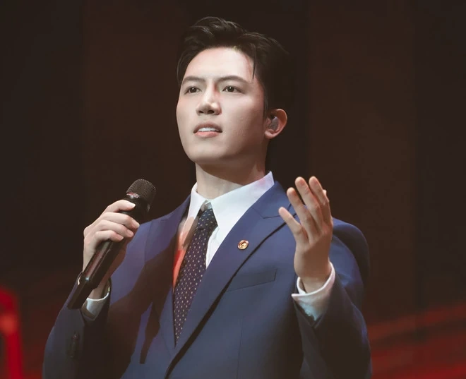 Nghệ sĩ trẻ Anh T&uacute; s&aacute;ng t&aacute;c ca kh&uacute;c về Đảng quang vinh