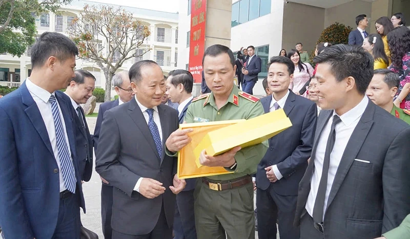 Đoàn đại biểu Bộ Công an Lào trao đổi, học tập kinh nghiệm tại Trung tâm hành chính công Công an tỉnh Thanh Hóa