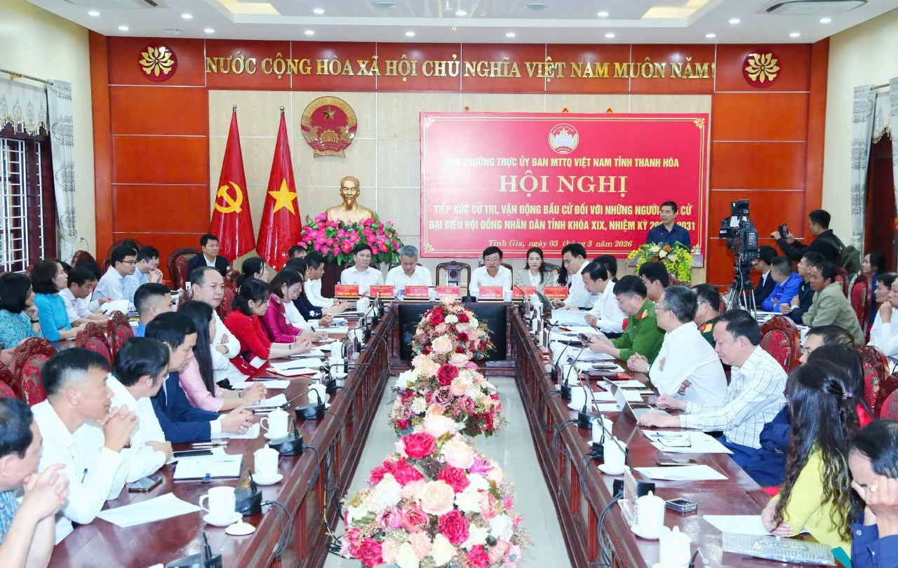 Phó Bí thư Thường trực Tỉnh ủy Nguyễn Hồng Phong và các ứng cử viên đại biểu HĐND tỉnh vận động bầu cử tại đơn vị bầu cử số 24