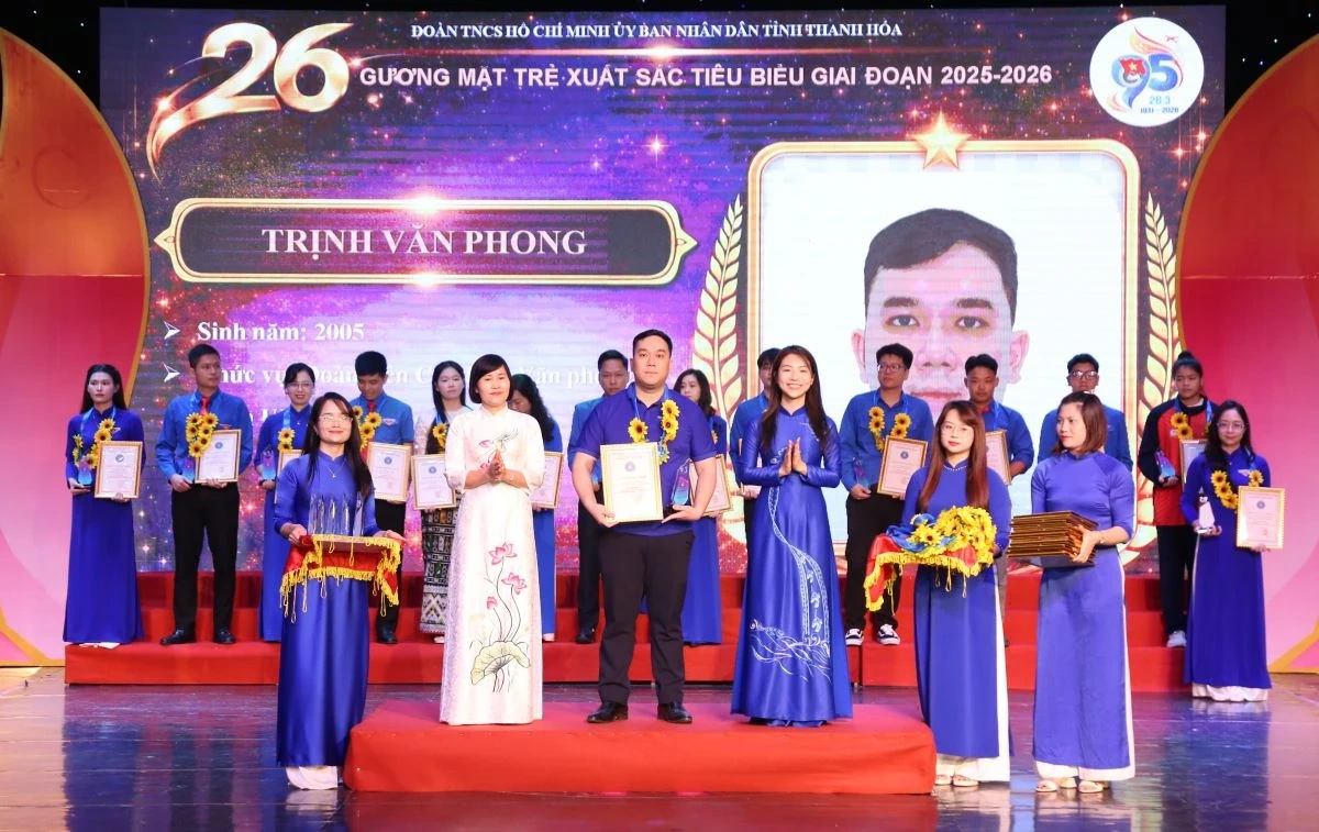 Đoàn Thanh niên UBND tỉnh kỷ niệm 95 năm Ngày thành lập Đoàn và tuyên dương gương mặt trẻ xuất sắc tiêu biểu