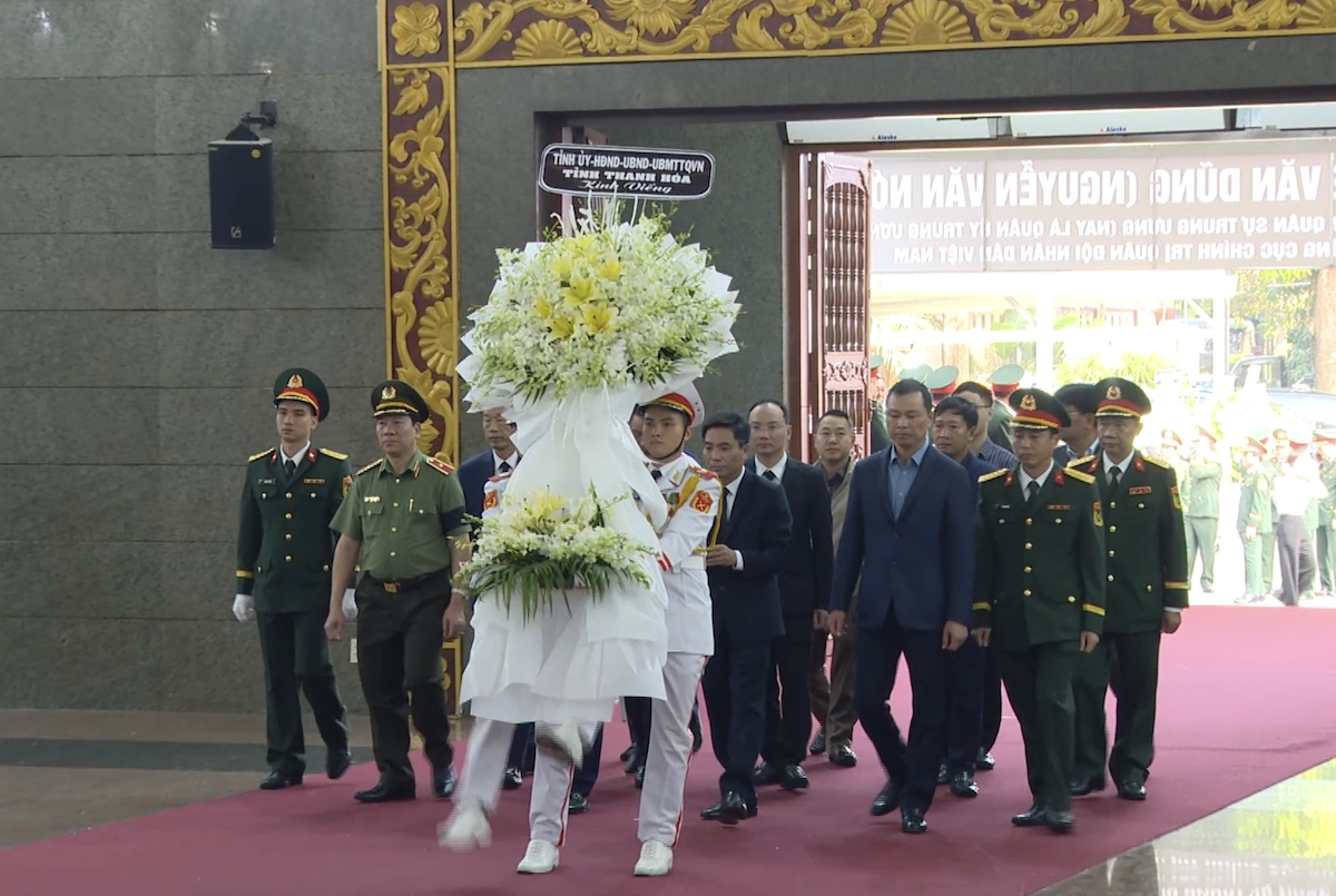 Đo&agrave;n đại biểu tỉnh Thanh H&oacute;a viếng Đại tướng, Anh h&ugrave;ng Lực lượng vũ trang nh&acirc;n d&acirc;n L&ecirc; Văn Dũng