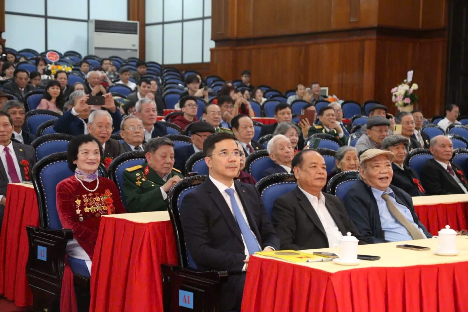 Phó Bí thư Thường trực Tỉnh ủy Nguyễn Hồng Phong chúc thọ CLB Hàm Rồng, kiểm tra công tác lễ hội đầu năm tại Đền Bà Triệu