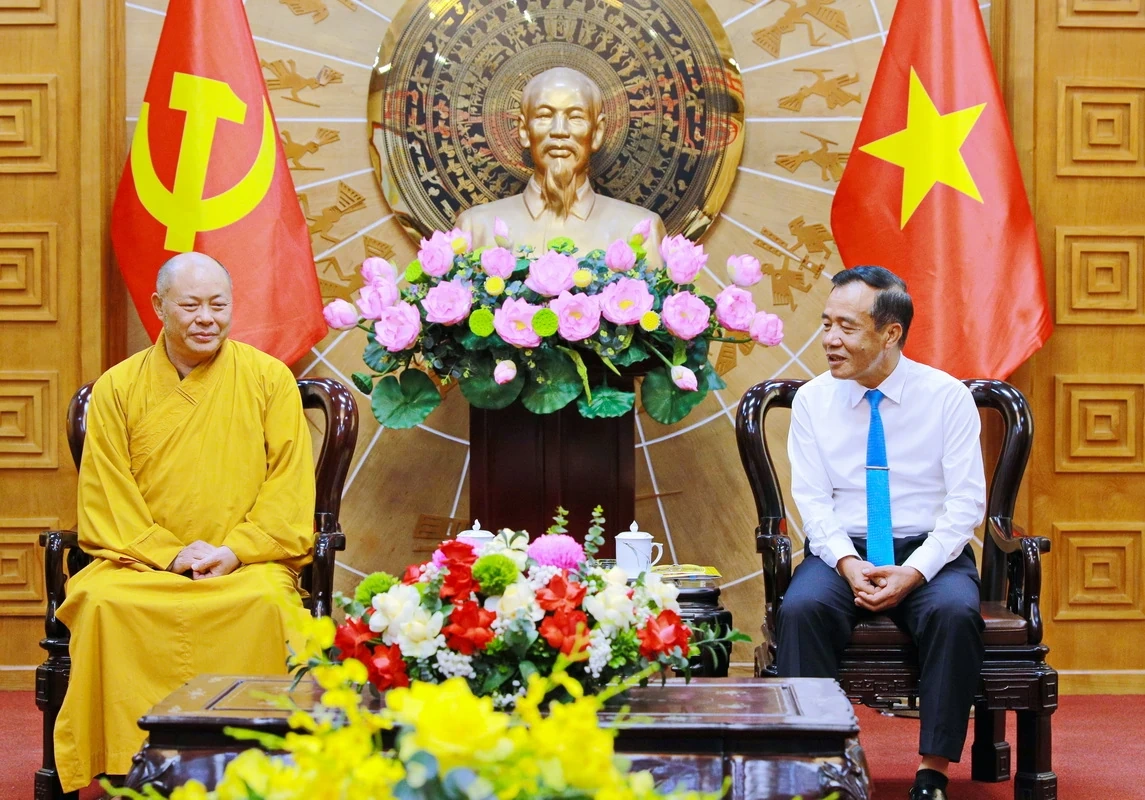 Bí thư Tỉnh ủy Lê Đức Thái tiếp xã giao Đoàn công tác Ban Tuyên huấn tỉnh Hủa Phăn và Đoàn Hội Phật giáo Việt Nam tỉnh Thanh Hóa
