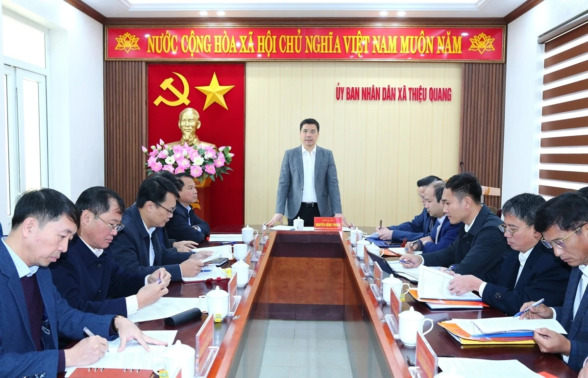 Ph&oacute; B&iacute; thư Thường trực Tỉnh ủy Nguyễn Hồng Phong thăm, l&agrave;m việc tại x&atilde; Thiệu Quang