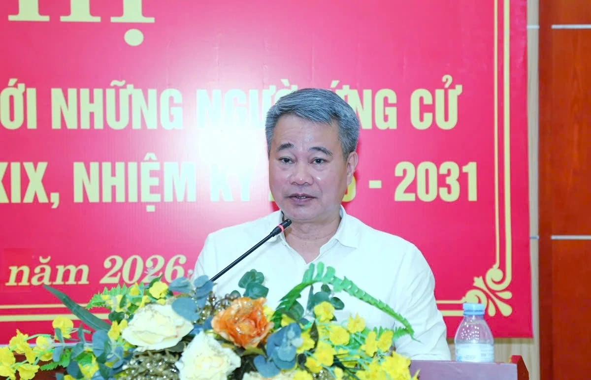 Phó Bí thư Thường trực Tỉnh ủy Nguyễn Hồng Phong và các ứng cử viên đại biểu HĐND tỉnh vận động bầu cử tại đơn vị bầu cử số 24