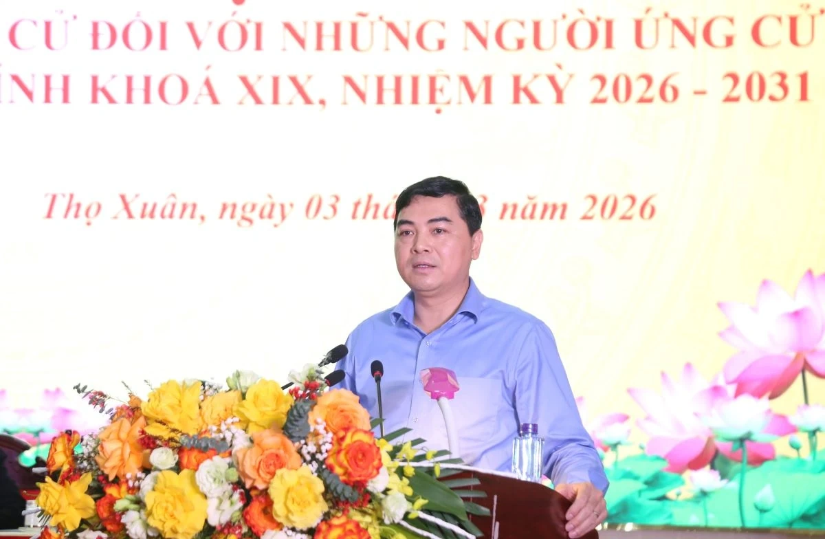Chủ tịch UBND tỉnh Nguyễn Hoài Anh và các ứng cử viên đại biểu HĐND tỉnh tiếp xúc cử tri đơn vị bầu cử số 12