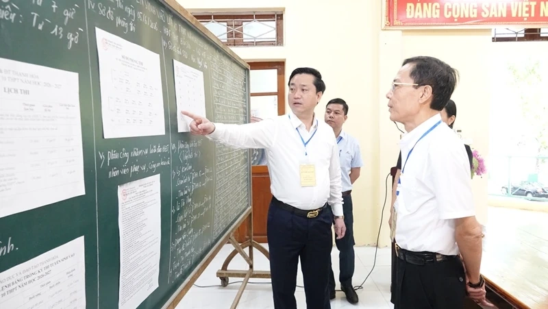 Phó Chủ tịch UBND tỉnh Đầu Thanh Tùng kiểm tra công tác tổ chức thi vào lớp 10 THPT năm học 2026-2027