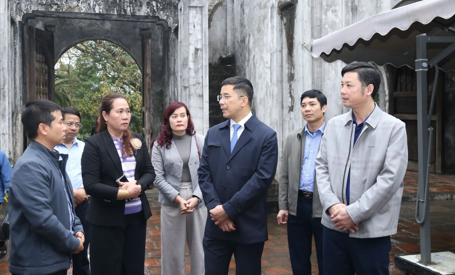 Phó Bí thư Thường trực Tỉnh ủy Nguyễn Hồng Phong chúc thọ CLB Hàm Rồng, kiểm tra công tác lễ hội đầu năm tại Đền Bà Triệu