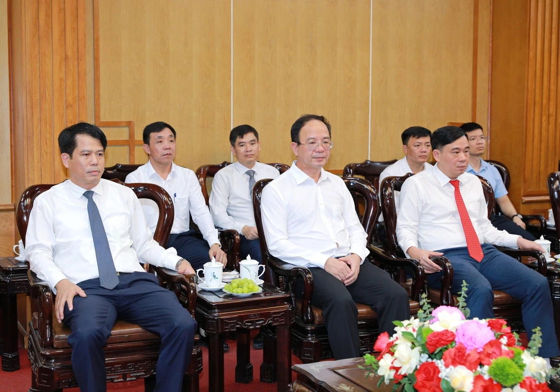 Bí thư Tỉnh ủy Lê Đức Thái tiếp xã giao Đoàn công tác Ban Tuyên huấn tỉnh Hủa Phăn và Đoàn Hội Phật giáo Việt Nam tỉnh Thanh Hóa