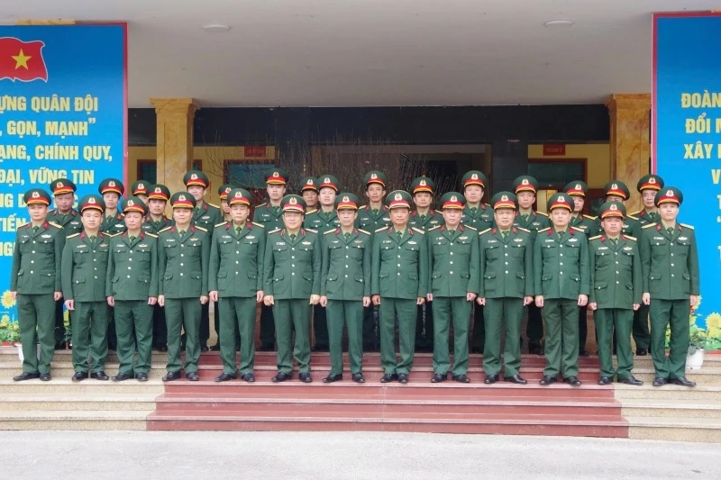 Tư lệnh Qu&acirc;n khu 4 H&agrave; Thọ B&igrave;nh kiểm tra, ch&uacute;c Tết tại Sư đo&agrave;n 341