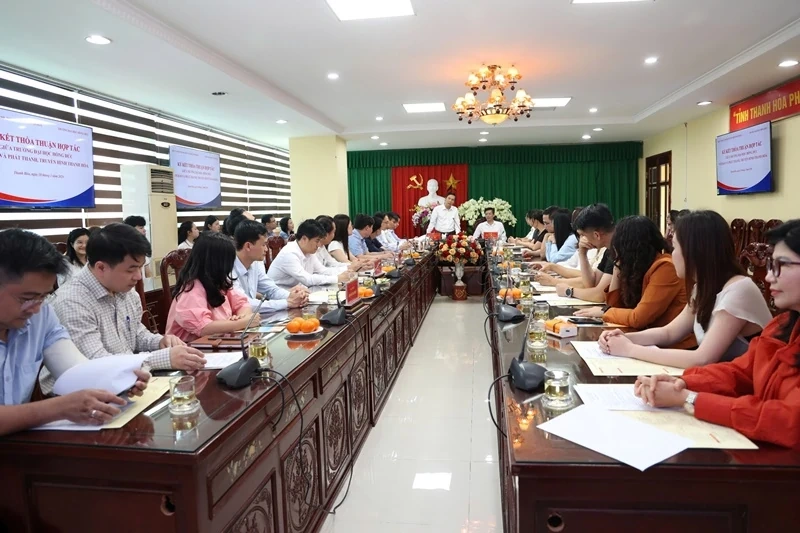 Ký kết thỏa thuận hợp tác giữa Báo và Phát thanh, truyền hình Thanh Hóa và Trường Đại học Hồng Đức