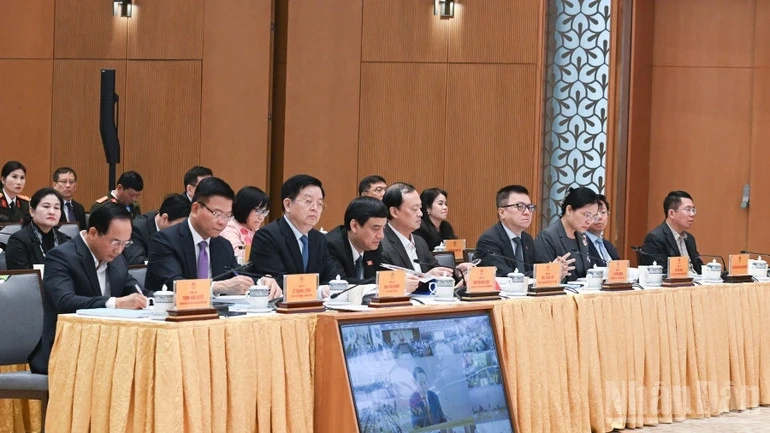 X&acirc;y dựng con người Việt Nam ph&aacute;t triển to&agrave;n diện, m&ocirc;i trường văn h&oacute;a nh&acirc;n văn, văn minh v&agrave; hiện đại