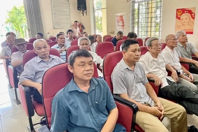 Phó Chủ tịch Thường trực Ủy ban MTTQ tỉnh Đỗ Thị Toán dự sinh hoạt chi bộ tại cơ sở
