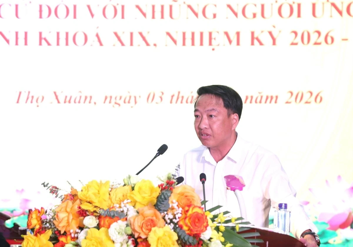 Chủ tịch UBND tỉnh Nguyễn Hoài Anh và các ứng cử viên đại biểu HĐND tỉnh tiếp xúc cử tri đơn vị bầu cử số 12