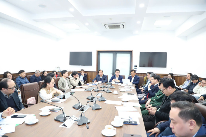 Hơn 40 chuy&ecirc;n gia đầu ng&agrave;nh họp thẩm định c&ocirc;ng t&aacute;c y tế phục vụ Đại hội Đảng