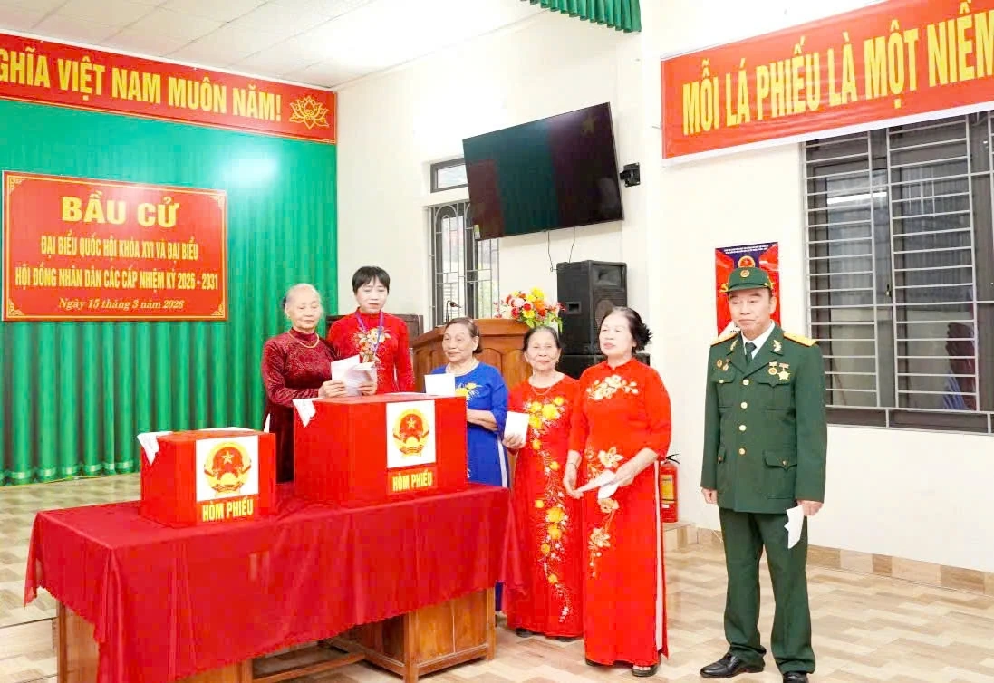 Phụ nữ Thanh Hóa mang sắc phục dân tộc, áo dài truyền thống trong ngày hội lớn