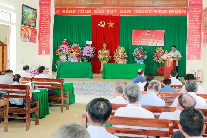 Phó Chủ tịch UBND tỉnh Cao Văn Cường dự Hội nghị sơ kết Chi bộ thôn 2, xã Thạch Bình