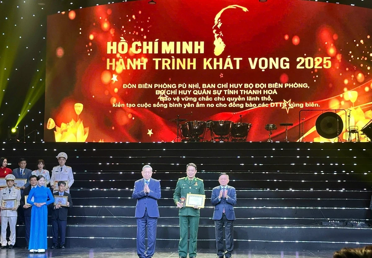 Đồn Bi&ecirc;n ph&ograve;ng P&ugrave; Nhi được vinh danh to&agrave;n quốc trong học tập v&agrave; l&agrave;m theo tư tưởng, đạo đức, phong c&aacute;ch Hồ Ch&iacute; Minh 