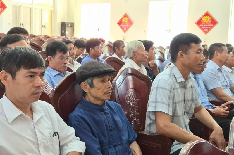 Tổ đại biểu HĐND tỉnh tiếp xúc cử tri tại xã Cẩm Tú