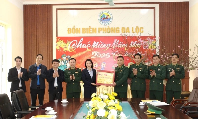 Ph&oacute; Chủ tịch Thường trực Ủy ban MTTQ tỉnh kiểm tra đời sống v&agrave; sản xuất của người d&acirc;n một số địa phương, đơn vị