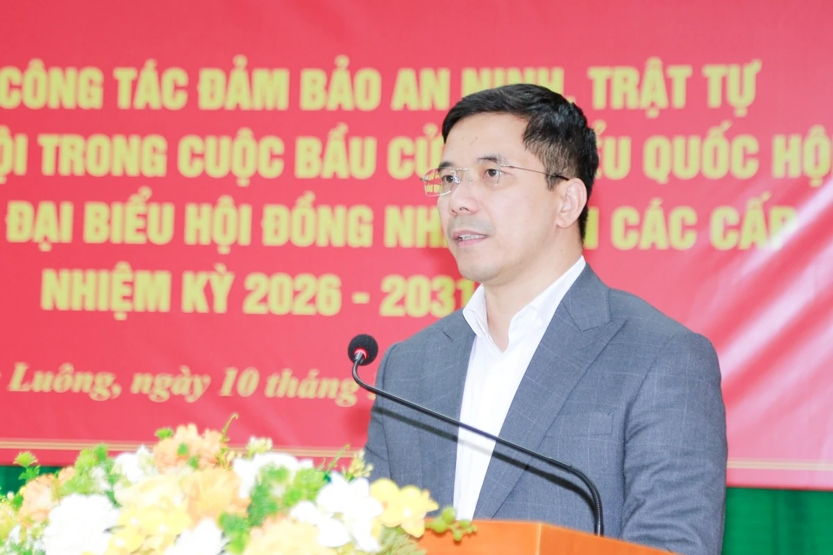 Phó Chủ tịch Quốc hội Trần Quang Phương kiểm tra, giám sát công tác chuẩn bị bầu cử tại xã Pù Luông