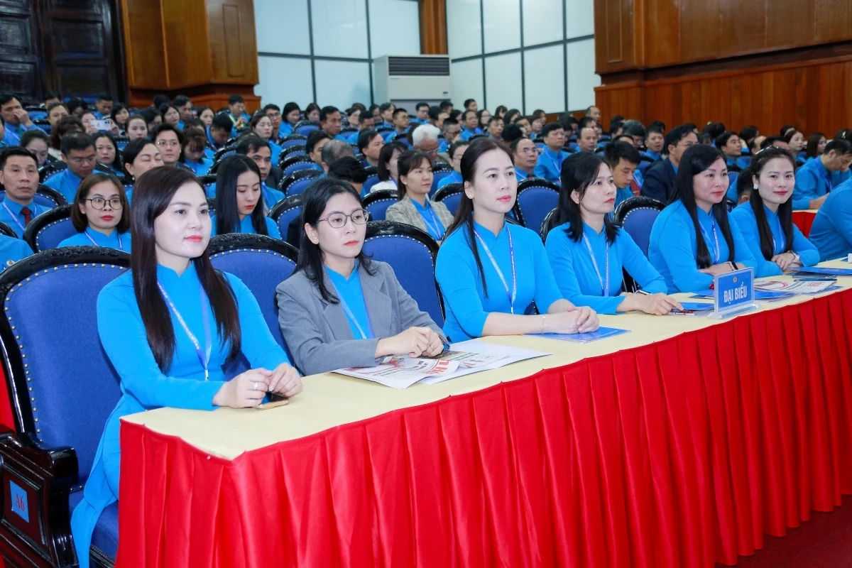 Ph&aacute;t huy tr&iacute; tuệ, sức mạnh của đo&agrave;n vi&ecirc;n, c&ocirc;ng nh&acirc;n lao động trong sự nghiệp x&acirc;y dựng v&agrave; ph&aacute;t triển kinh tế - x&atilde; hội