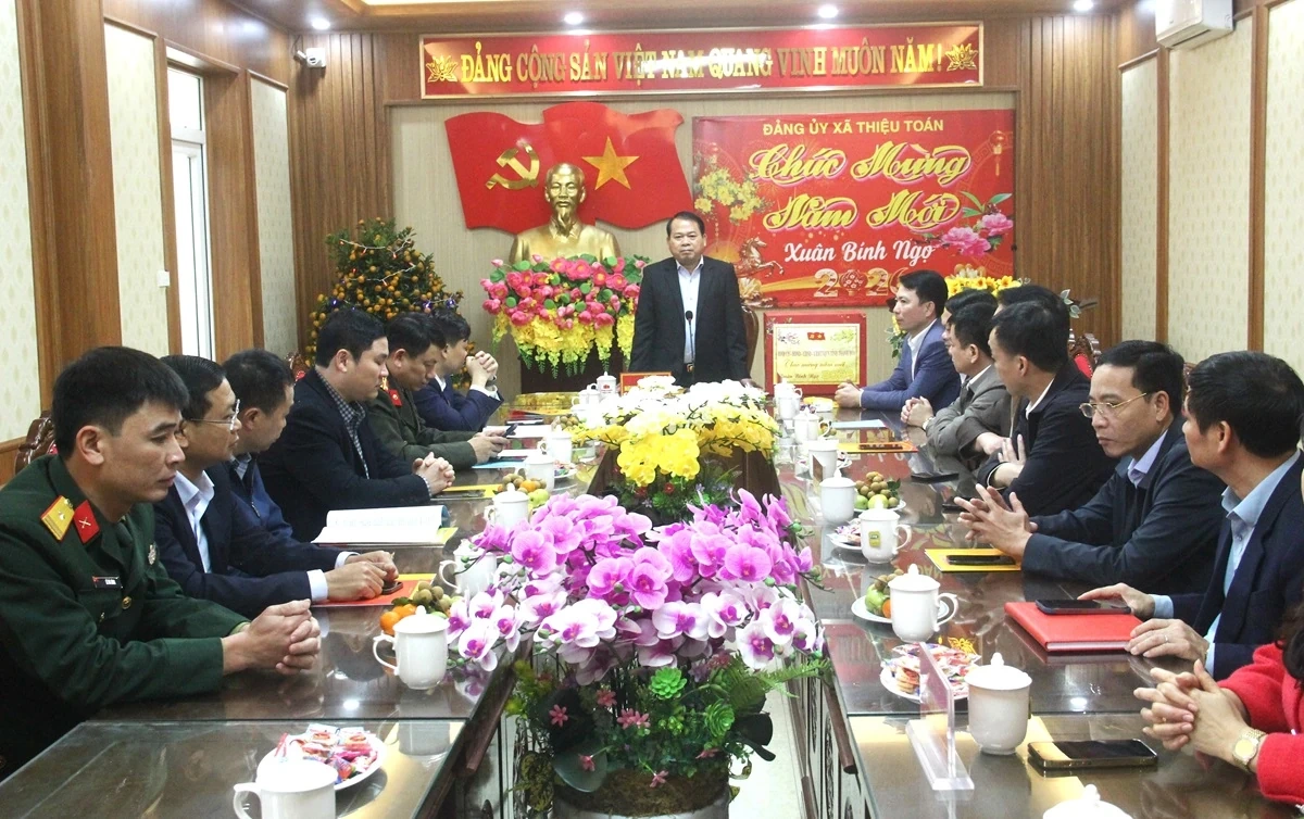 Trưởng Ban Tổ chức Tỉnh ủy Nguyễn Văn Hùng thăm, kiểm tra sản xuất, đời sống Nhân dân xã Thiệu Toán và Thiệu Hóa