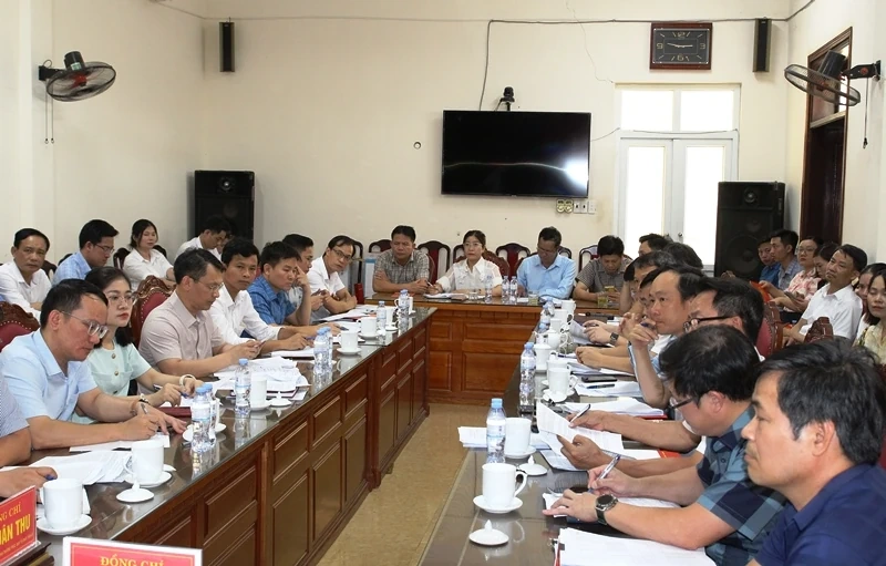 Đoàn kiểm tra của Ban Thường vụ Tỉnh ủy làm việc với 5 xã