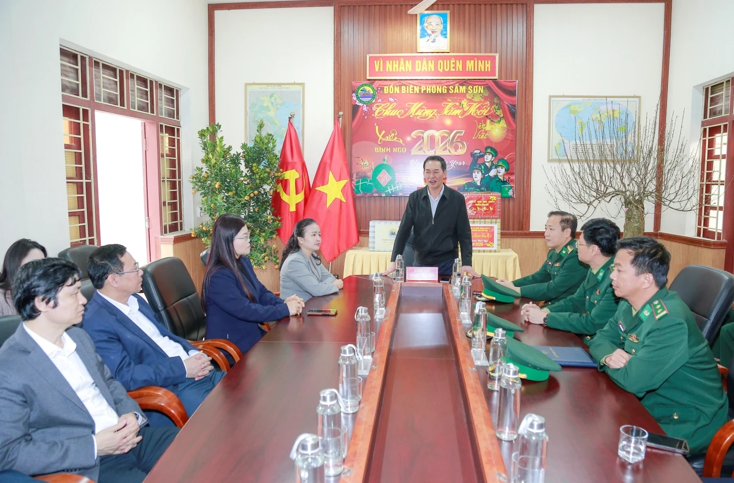 Phó Bí thư Tỉnh ủy, Chủ tịch Ủy ban MTTQ tỉnh Trịnh Tuấn Sinh thăm, tặng quà Tết tại các phường Sầm Sơn, Nam Sầm Sơn và xã Quảng Ninh