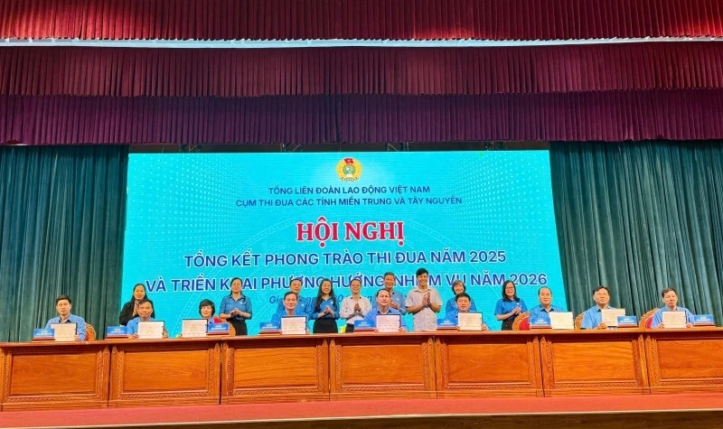 Tiếp tục đẩy mạnh c&aacute;c phong tr&agrave;o thi đua y&ecirc;u nước trong đo&agrave;n vi&ecirc;n, người lao động