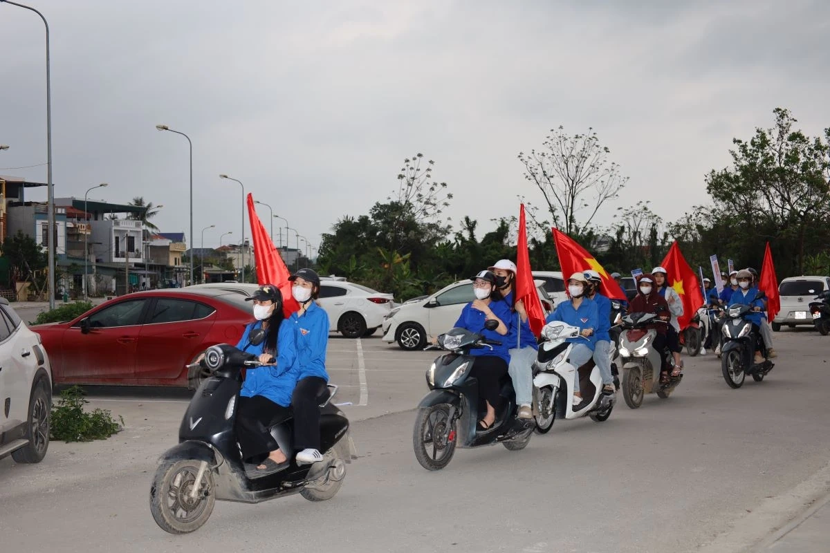 Tuyên truyền lưu động về cuộc bầu cử đại biểu Quốc hội và HĐND các cấp tại phường Hạc Thành