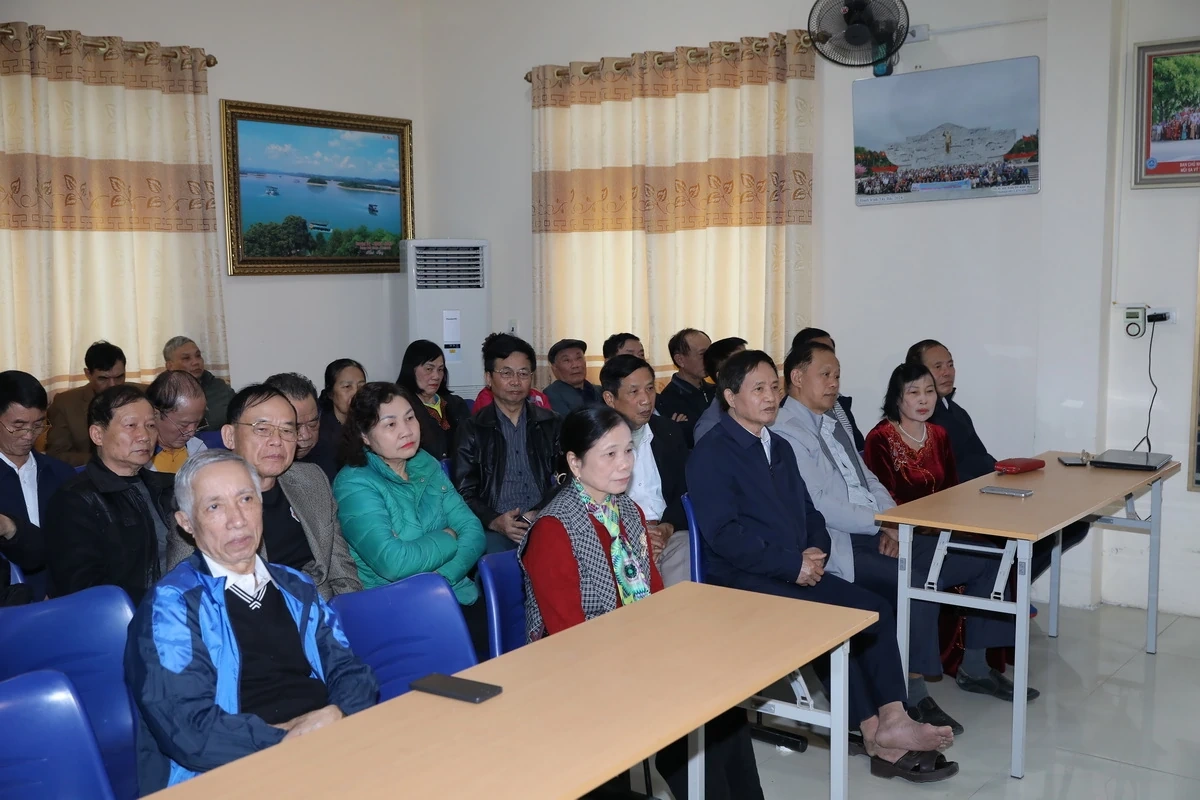 Bí thư Tỉnh ủy Nguyễn Doãn Anh nói chuyện, chúc Tết hội viên Câu lạc bộ Hàm Rồng