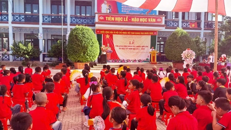 Trường Tiểu học Tân Thành 2 đón quyết định công nhận đạt chuẩn quốc gia mức độ 1